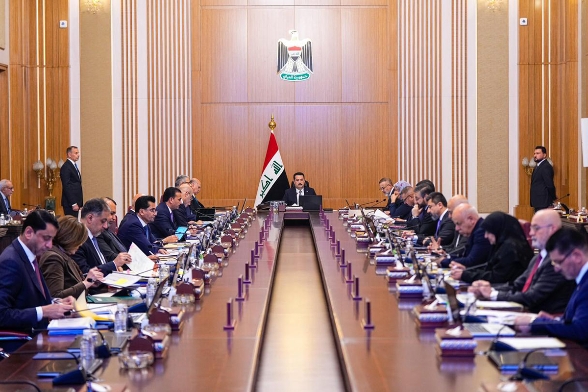 {"id":285423,"title":"\u0631\u0628\u0639 \u0642\u0631\u0646 \u0645\u0646 \u0627\u0644\u0639\u0628\u062b.. \u0627\u0644\u062d\u0643\u0648\u0645\u0627\u062a \u0627\u0644\u0639\u0631\u0627\u0642\u064a\u0629 \u0648\u0625\u0639\u0627\u062f\u0629 \u0625\u0646\u062a\u0627\u062c \u0627\u0644\u0641\u0634\u0644","category_id":111,"image":"\/filestorage\/1771714930699a39728dc8d.jpg","counter":50,"slug":"jFDZiMnB","category":{"id":111,"src":"articles","name":"\u0645\u0642\u0627\u0644\u0627\u062a"}}